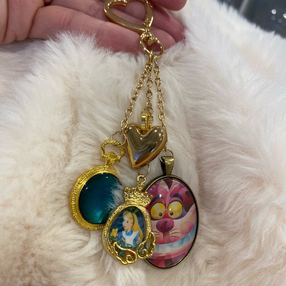 NWT ALICE IN WONDERLAND BAG CHARM PURSE KEYCHAIN GOLDEN TONE CHESHIRE MAD HAT - Picture 9 of 9
